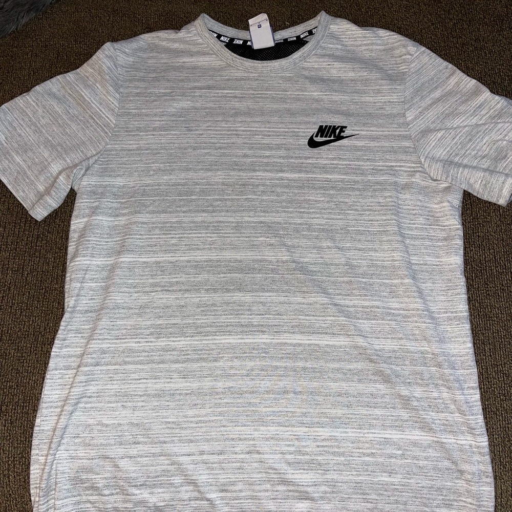 Men’s size Medium Nike Dri-fit shirt gray